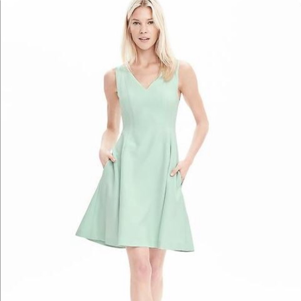Banana Republic mint sleeveless fit and flare Sz 8